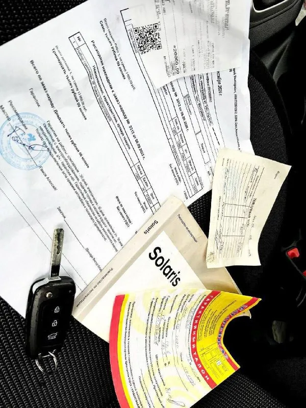 Продам hyundai solaris рейсталенг год выпуска:2018 родной пробе 118.000км объём двигателя:1.6.v16 кпп механика 6 ступенчатая один собственник автомобиль в заводском состояние комплектация, мультируль, подогрев сидений, подогрев руля, 4 электростеклоподъемники, бортовой компьютер, кондиционер, электро зеркала, подогрев стекл, подогрев руля, abs, esp, set, зарядное устройство, bluetooth, aux, и много прочего для комфортного вождения авто в идеальном состояние, ближе к новому! готов на любую проверку) авто эксплуатировался чисто в семейных целях, авто покупался новым, и по сей день является в одной семье автомобиль всегда обслуживался на дилере по регламенту, имеются записиси в сервисной книжке чеки и много прочего, два комплекта резины с дисками, полный комплект ключей по документам продажа от владельца любой вид оформления цена 1.070.000р номер телефона +7949-510-46-92 г. донецк - фотография - 10