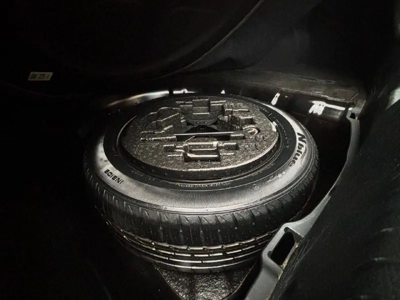 Продам hyundai solaris рейсталенг год выпуска:2018 родной пробе 118.000км объём двигателя:1.6.v16 кпп механика 6 ступенчатая один собственник автомобиль в заводском состояние комплектация, мультируль, подогрев сидений, подогрев руля, 4 электростеклоподъемники, бортовой компьютер, кондиционер, электро зеркала, подогрев стекл, подогрев руля, abs, esp, set, зарядное устройство, bluetooth, aux, и много прочего для комфортного вождения авто в идеальном состояние, ближе к новому! готов на любую проверку) авто эксплуатировался чисто в семейных целях, авто покупался новым, и по сей день является в одной семье автомобиль всегда обслуживался на дилере по регламенту, имеются записиси в сервисной книжке чеки и много прочего, два комплекта резины с дисками, полный комплект ключей по документам продажа от владельца любой вид оформления цена 1.070.000р номер телефона +7949-510-46-92 г. донецк - фотография - 6