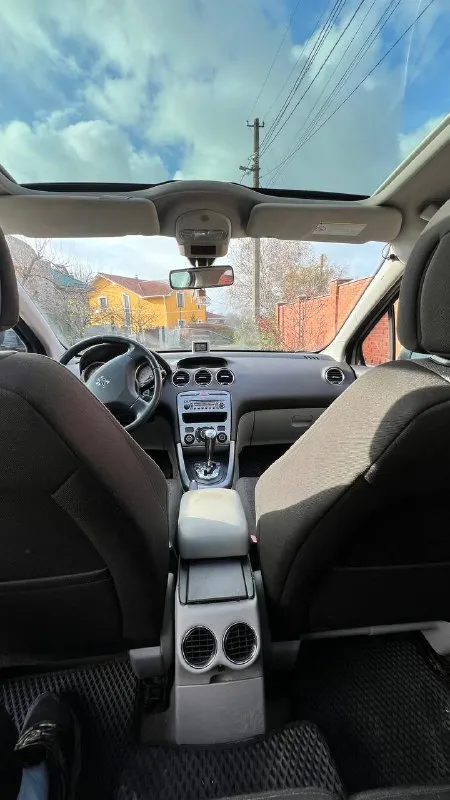 Продам peugeot 308,год 2008, двигатель 1.6, пробег 177 тыс. км, коробка автомат, электрозеркала, подогревы сидений, климат контроль, ходовые огни, панорамная крыша, двигатель после ремонта, лобовое под замену, машина на ходу, но надо заниматься. цена 400 000 рублей. находится в мариуполе, осмотр парк веселка. телефон +79496194080 📲 tg: @denis_mpl 📞 звоните: +7(949)6194080 - фотография - 7