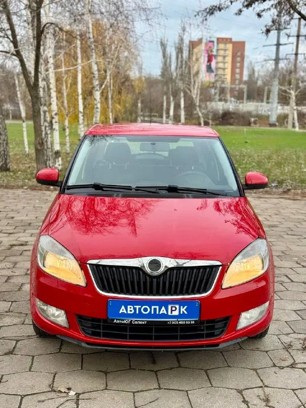 🌹skoda fabia 1.4 💰цена: 670 000р 🏢город: мариуполь 📅год выпуска: 2010 🧾пробег: 204 885км. ⚙️двигатель: 1.4 ⛽топливо: бензин ⚙️кпп: механика 📞 телефон: +7-949-727-41-51 +7-989-263-55-56 +7-949-551-91-52 💾 описание: fabia идеальный выбор для тех, кто ищет надёжный и практичный автомобиль. этот хетчбек отличается элегантным дизайном и просторным салоном. ✅ 1 владелец, южная эксплуатация. ✅ отличное состояние кузова, без коррозии, весь в родной краске 💯% ✅ хорошее состояние как внешне так и технически. комплектация 👍 : кондиционер, гур, abs, центральный замок, подогрев сидений, новая летняя резина pirelli, электропакет, два ключа. улица шевченко 269 - фотография - 2