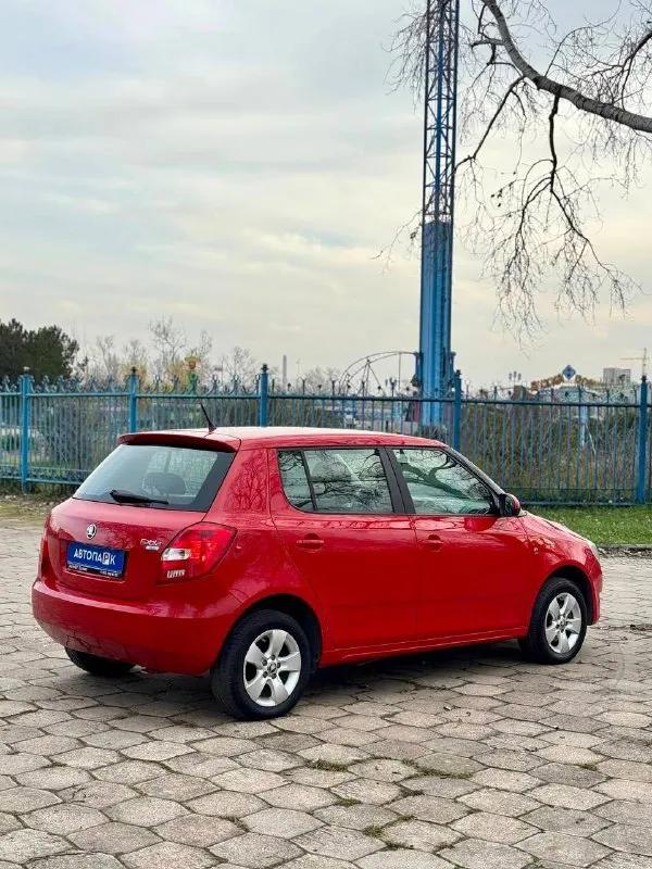 🌹skoda fabia 1.4 💰цена: 670 000р 🏢город: мариуполь 📅год выпуска: 2010 🧾пробег: 204 885км. ⚙️двигатель: 1.4 ⛽топливо: бензин ⚙️кпп: механика 📞 телефон: +7-949-727-41-51 +7-989-263-55-56 +7-949-551-91-52 💾 описание: fabia идеальный выбор для тех, кто ищет надёжный и практичный автомобиль. этот хетчбек отличается элегантным дизайном и просторным салоном. ✅ 1 владелец, южная эксплуатация. ✅ отличное состояние кузова, без коррозии, весь в родной краске 💯% ✅ хорошее состояние как внешне так и технически. комплектация 👍 : кондиционер, гур, abs, центральный замок, подогрев сидений, новая летняя резина pirelli, электропакет, два ключа. улица шевченко 269 - фотография - 6