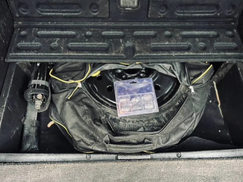 Продам 850.000₽ 🏎chevrolet captiva 2.4 аt 🔞2010 г. 🛞полный привод ⛽️газ/бензин 📄один владелец с момента покупки в салоне в донецке, полное переоформление(гбо вписано в птс); ⚙️обслужена: 🚨установлен контрактный двигатель(дкп на двигатель в наличии, старый после капиталки отдам в придачу) в машине заменено перед продажей: -новый механизм грм(ролики, помпа, ремни, также заменен термостат); -заменено масло(liqui moly 10w-40 molygen), антифриз, жидкость гур и все фильтра, в том числе газовые; -заменен передний и задний сальник коленвала, прокладка клапанной крышки; -заменены все 4 подушки двигателя -заменены передние и задние амортизаторы (+ проставки для повышения клиренса 20мм), все передние сайлентблоки и шаровые; -заменены упоры капота; -установлен хороший led свет, новая задняя оптика, дхо оранжевого цвета -установлены новые хорошие динамики в дверях(gryphon pro 165) обмен интересен с вашей доплатой торг донецк +79493170855 - фотография - 7