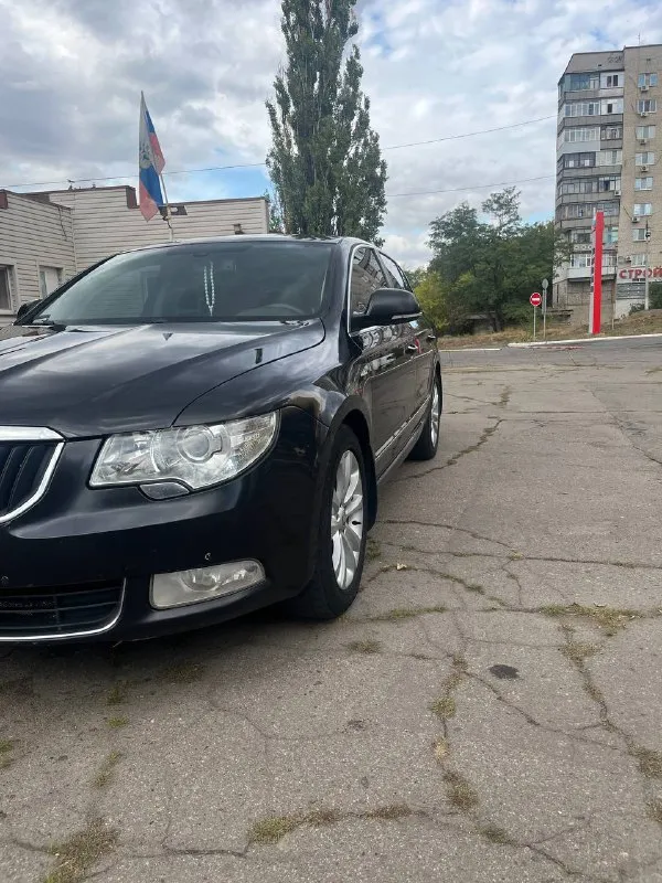Продам! skoda superb 2012 г. 1 хозяин, пробег 186.000 км по технике из последнего много чего делалось, все вопросы по телефону. цена 900.000₽, торг минимальный +79494431856 📞 звоните: +7(949)4431856 - фотография - 2