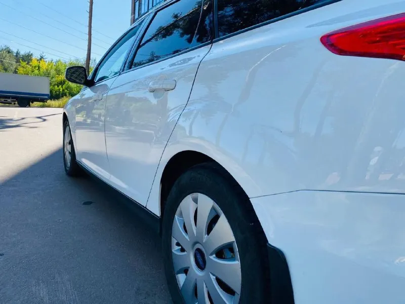 Продам форд фокус 3.год выпуска 2012.обьем 1.6 бензин. машина в хорошем состоянии. пробег 220000 км. цена 780000 рублей. +79497086409 или телеграмм. - фотография - 4