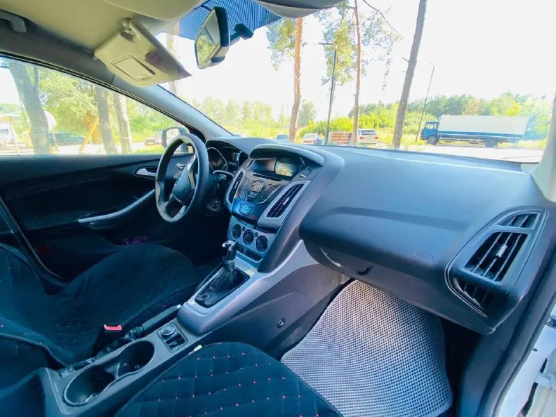 Продам форд фокус 3.год выпуска 2012.обьем 1.6 бензин. машина в хорошем состоянии. пробег 220000 км. цена 780000 рублей. +79497086409 или телеграмм. - фотография - 8