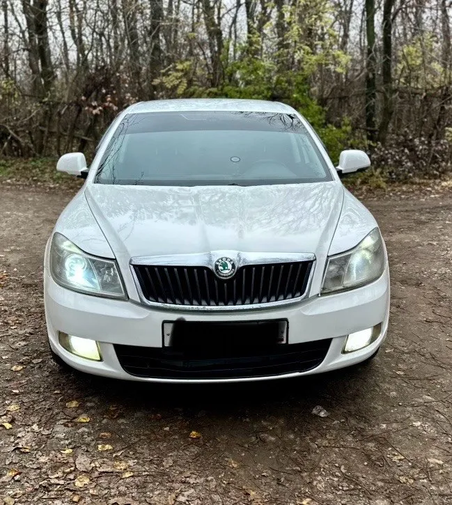 Цена 699.тыс. руб. ❗️❗️❗️ срочная продажа. торг у капота. skoda octavia a5 рейсталинг 2012г. 1.6 mpi механика. родной пробег 250тыс. км. 2хозяина. авто в очень хорошем состоянии вложений не требует не каких. кузов без гнили и ржавчины выглядит красиво как на фото так и в живую. работают отлично не дымит не троит тянет хорошо. самый лучший и надежный мотор в линейке. ходовая без посторонних звуков все в полном порядке. коробка отлично работает. масла фильтра только поменял ещо даже 100км не проехали. салон чистый. богатая комплектация. кондиционер, гур, датчики света и дождя, подогрев сидений и зеркал,4эл. стеклоподьмника, эл. зеркала, подушки безопасности, парк-троик. установлена магнитола на android системе. литые диски. лед фары в ближнем и туманках, тонеровка. в серьезных дтп не была. документы в полном порядке.2собственика, птс оригинал, любое переоформление хоть по дкп хоть через мрео. осмотр донецк +79498582203 он же и телеграмм 📞 звоните: +7(949)8582203 - фотография - 3