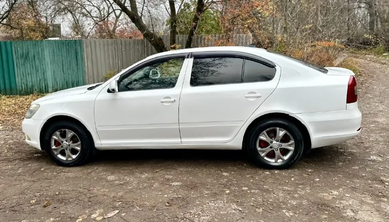 Цена 699.тыс. руб. ❗️❗️❗️ срочная продажа. торг у капота. skoda octavia a5 рейсталинг 2012г. 1.6 mpi механика. родной пробег 250тыс. км. 2хозяина. авто в очень хорошем состоянии вложений не требует не каких. кузов без гнили и ржавчины выглядит красиво как на фото так и в живую. работают отлично не дымит не троит тянет хорошо. самый лучший и надежный мотор в линейке. ходовая без посторонних звуков все в полном порядке. коробка отлично работает. масла фильтра только поменял ещо даже 100км не проехали. салон чистый. богатая комплектация. кондиционер, гур, датчики света и дождя, подогрев сидений и зеркал,4эл. стеклоподьмника, эл. зеркала, подушки безопасности, парк-троик. установлена магнитола на android системе. литые диски. лед фары в ближнем и туманках, тонеровка. в серьезных дтп не была. документы в полном порядке.2собственика, птс оригинал, любое переоформление хоть по дкп хоть через мрео. осмотр донецк +79498582203 он же и телеграмм 📞 звоните: +7(949)8582203 - фотография - 6