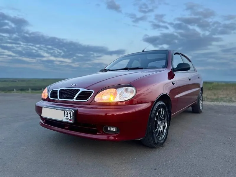 Daewoo sens 1.3 пробег 165000 в одной семье с автосалона. хороший, надёжный, неприхотливый автомобиль. едет бодро, каждый день в строю. обслуживался достойно, перегрузок не испытывал. пробег реальный, преимущественно гаражное хранение. кузов поляк, рыжиков нет, дно и пороги родные, как новые. стёкла родня. колеса 13, лето на титанах, зима на штампах, оба комплекта в хорошем состоянии. недавно заменил: привода, обслужил коробку, сальники двигателя/коробки, перебрал всю ходовую. установлена приятная акустика пара сильвестров 16 пара ганнибалов 16 средненький усилитель для музыки. из минусов слегка звенит кулиса на высоких оборотах, мелкие косячки по лкп про машину можно рассказывать много, интересующие вопросы по телефону документы готовы к переоформлению цена 270.000+торг присутствует +79595852282 📞 звоните: +7(959)5852282 - фотография - 2