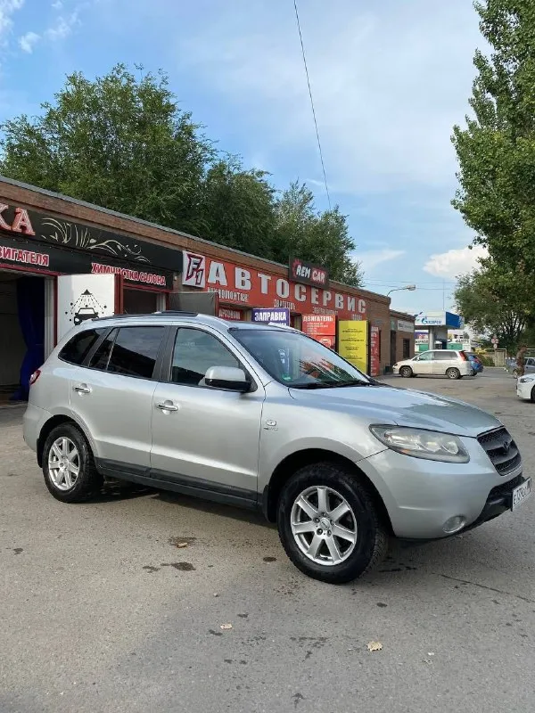 ❗продам❗ hyundai fanta fe 🔸год: 2006 🔸пробег: 292.000 🔸двигатель: 2.7 (v6) бензин/газ 🔸трансмиссия: at 🔸привод: полный 🔸комплектация: подогрев сидений, подогрев зеркал, климат контроль, мульти руль, круиз контроль, кожа, люк. 🔸автомобиль в отличном состоянии, ухожен, обслужен, в салоне не курили, установлено дорогое газовое оборудование. 🔸постоянный учёт днр ( я хозяин) буду присутствовать в мрэо 💰цена-1.050.000 (торг реальному покупателю при виде денег) обращаться по номеру: +7 (949) 383-55-96 👤 📞 звоните: +7(949)3835596 - фотография - 3