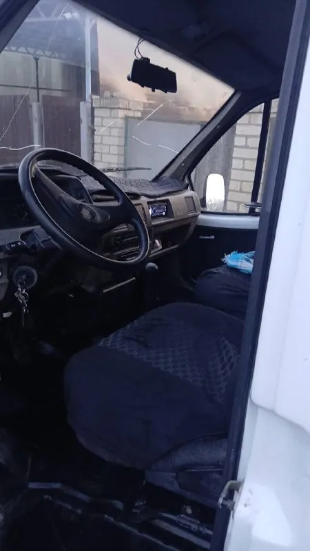 Продам отличный хозяйский соболь, автомобиль весь обслужен и готов на любые расстояния. кузов как по фото, весь целый и обработанный! рама и все силовые части кузова в отличном целом состоянии! двигатель работает ровно, не дымит не троит, масло не расходует. коробка передач чувствует себя прекрасно, переключается плавно без хрустов! ходовая часть на отлично, без стуков биений и прочего! гур работает как положено, не закусает не течет! обычная музыка, регистратор, камера заднего вида, новая резина! салон опрятный! в общем кто ищет живого соболя вам сюда! документы чистые! переоформление без проблем! цена: 385.000т/рублей. тел: +7 (949) 985-01-26, телеграмм: +7 961 441 3558. дозваниваетесь‼️ - фотография - 7