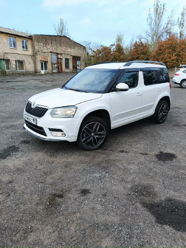 Продам авто skoda йети 2014 года, 1,2 турбо, 105 лошадок, пробег 195 тыс. , 6 ступка механика. передний привод. авто в хорошем состоянии по кузову и салону, ходовка в норме, не стучит и не скрипит, высокий клиренс, я хозяин, без штрафов и запретов, переоформление в мрэо без проблем, цена 940 тыс рублей. +79493631942 город донецк 📞 звоните: +7(949)3631942 - фотография - 3