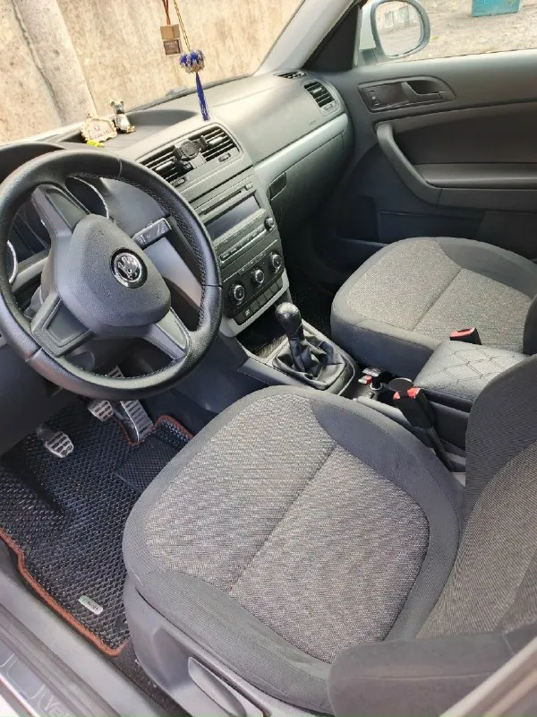 Продам авто skoda йети 2014 года, 1,2 турбо, 105 лошадок, пробег 195 тыс. , 6 ступка механика. передний привод. авто в хорошем состоянии по кузову и салону, ходовка в норме, не стучит и не скрипит, высокий клиренс, я хозяин, без штрафов и запретов, переоформление в мрэо без проблем, цена 940 тыс рублей. +79493631942 город донецк 📞 звоните: +7(949)3631942 - фотография - 7