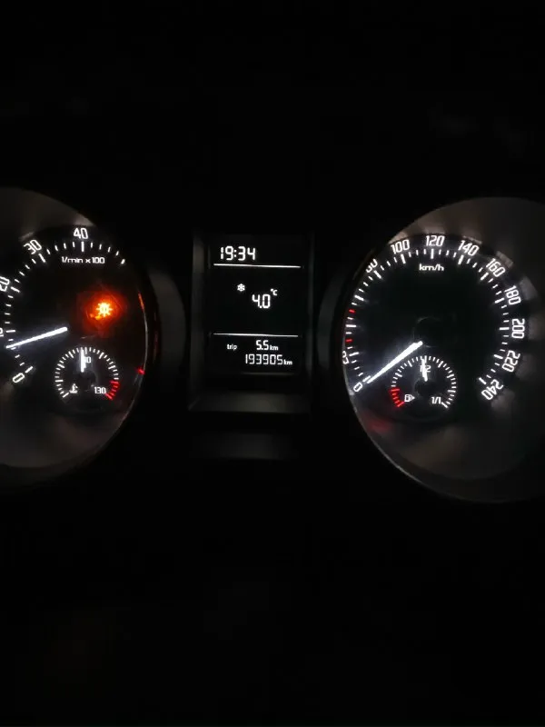 Продам авто skoda йети 2014 года, 1,2 турбо, 105 лошадок, пробег 195 тыс. , 6 ступка механика. передний привод. авто в хорошем состоянии по кузову и салону, ходовка в норме, не стучит и не скрипит, высокий клиренс, я хозяин, без штрафов и запретов, переоформление в мрэо без проблем, цена 940 тыс рублей. +79493631942 город донецк 📞 звоните: +7(949)3631942 - фотография - 8