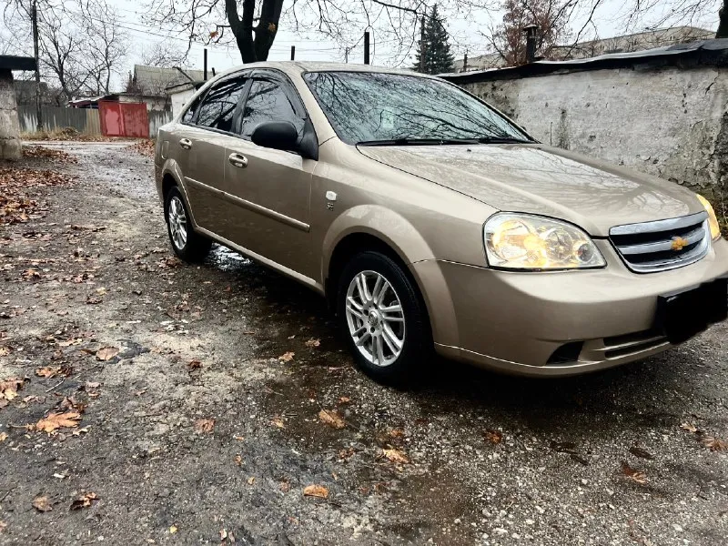 Продам chevrolet lacetti 2010 год автомобиль в идеальном состоянии один хозяин автосалона отец покупал её новые автосалона в одних руках всю жизнь автомобиль покупался при украине в автосалоне хорошая комплектация кондиционер усилитель руля абс антизанос все что нужно для комфортной езды масло фильтра только поменял два комплекта резины на дисках объем двигателя 1.6 16 клапанная автомобиль ухоженный очень тщательно следили автомобиль полностью весь обработан родной пробег 81 000 газ евро четыре звоните в любое время +79490941847 📞 звоните: +7(949)0941847 - фотография - 6