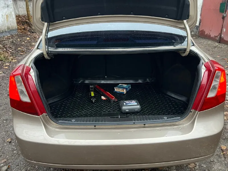 Продам chevrolet lacetti 2010 год автомобиль в идеальном состоянии один хозяин автосалона отец покупал её новые автосалона в одних руках всю жизнь автомобиль покупался при украине в автосалоне хорошая комплектация кондиционер усилитель руля абс антизанос все что нужно для комфортной езды масло фильтра только поменял два комплекта резины на дисках объем двигателя 1.6 16 клапанная автомобиль ухоженный очень тщательно следили автомобиль полностью весь обработан родной пробег 81 000 газ евро четыре звоните в любое время +79490941847 📞 звоните: +7(949)0941847 - фотография - 8