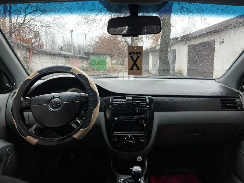 Продам chevrolet lacetti 2010 год автомобиль в идеальном состоянии один хозяин автосалона отец покупал её новые автосалона в одних руках всю жизнь автомобиль покупался при украине в автосалоне хорошая комплектация кондиционер усилитель руля абс антизанос все что нужно для комфортной езды масло фильтра только поменял два комплекта резины на дисках объем двигателя 1.6 16 клапанная автомобиль ухоженный очень тщательно следили автомобиль полностью весь обработан родной пробег 81 000 газ евро четыре звоните в любое время +79490941847 📞 звоните: +7(949)0941847 - фотография - 9