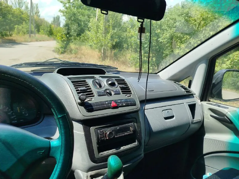 Продам вито 2005 года. состояние кузова на фото, дно целое, ходовка, коробка, двигатель на твёрдую 5ку. климат работает. led лампочки в ближнем и дальнем свете. много чего нового, больше информации по телефону. переоформление без проблем. территориально макеевка и донецк. +79493383789 цена: 800 000. 📲 tg: дмитрий 📞 звоните: +7(949)3383789 - фотография - 10