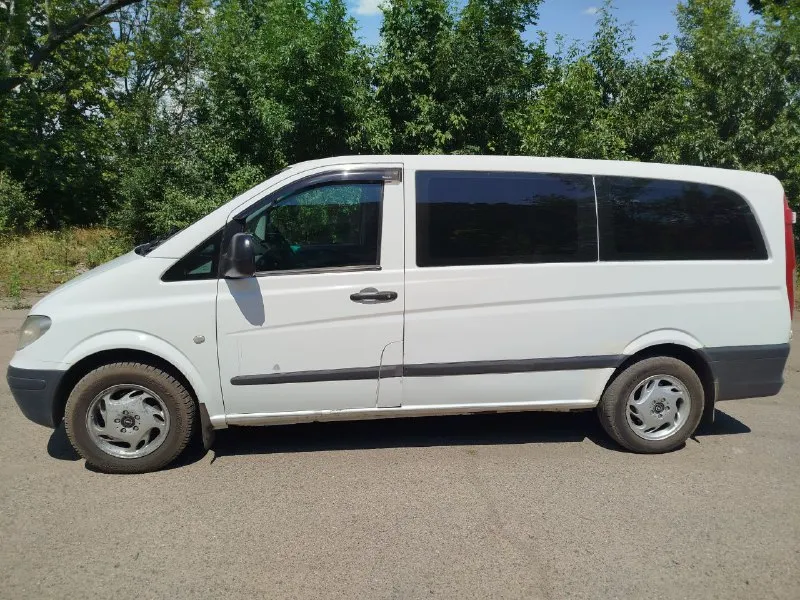 Продам вито 2005 года. состояние кузова на фото, дно целое, ходовка, коробка, двигатель на твёрдую 5ку. климат работает. led лампочки в ближнем и дальнем свете. много чего нового, больше информации по телефону. переоформление без проблем. территориально макеевка и донецк. +79493383789 цена: 800 000. 📲 tg: дмитрий 📞 звоните: +7(949)3383789 - фотография - 3