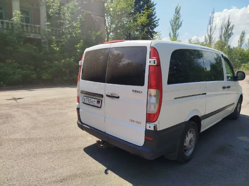 Продам вито 2005 года. состояние кузова на фото, дно целое, ходовка, коробка, двигатель на твёрдую 5ку. климат работает. led лампочки в ближнем и дальнем свете. много чего нового, больше информации по телефону. переоформление без проблем. территориально макеевка и донецк. +79493383789 цена: 800 000. 📲 tg: дмитрий 📞 звоните: +7(949)3383789 - фотография - 4
