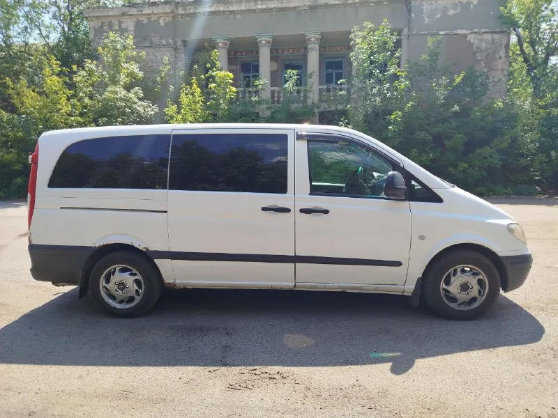 Продам вито 2005 года. состояние кузова на фото, дно целое, ходовка, коробка, двигатель на твёрдую 5ку. климат работает. led лампочки в ближнем и дальнем свете. много чего нового, больше информации по телефону. переоформление без проблем. территориально макеевка и донецк. +79493383789 цена: 800 000. 📲 tg: дмитрий 📞 звоните: +7(949)3383789 - фотография - 5