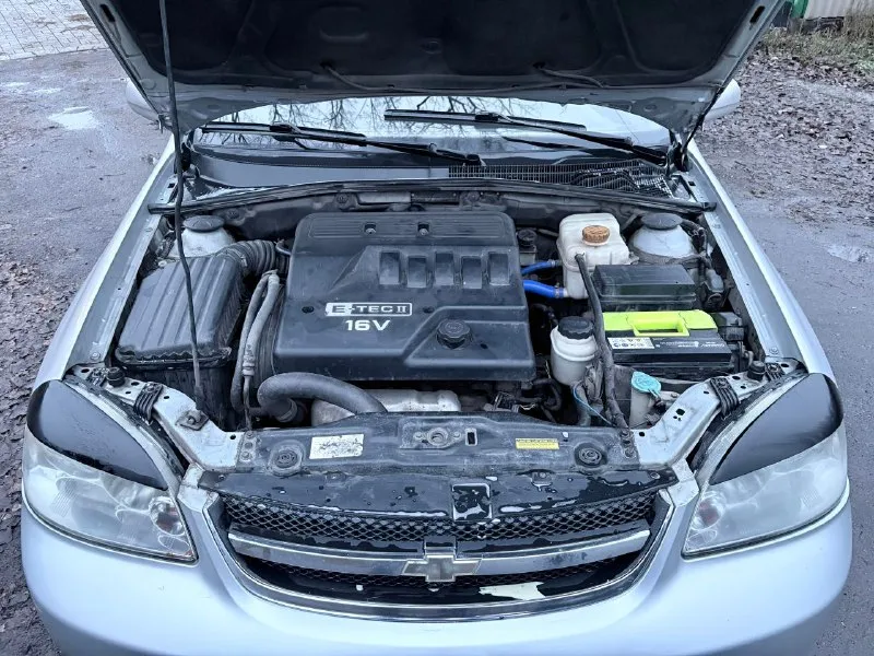 Продам chevrolet lacetti 2008г. в цена 485.000тыс. руб (торг) пробег 223т. км автомобиль в хорошем состоянии, простой в ремонте, неприхотливый и надёжный при эксплуатации. двигатель в хорошем состоянии не дымит, масло не кушает, работает ровно, коробка 5-ти ступка не выбивает, все передачи включаются как положено. кузов ровный, не гнилой, дно и пороги в отличном состоянии, есть жизненные моменты, ничего критичного. ходовая часть обслужена, ничего не стучит. салон в достойном состоянии пластик без трещин, как на фото приятный, опрятный, сиденья в чехлах, работает каждая кнопка. достаточно большой вместительный багажник. комплектация:эл. стеклоподъемники, кондиционер (работаем исправно, обслужен) гур, электро-регулировка зеркал, бортовой компьютер, обогрев заднего стекла,2din магнитола, камера заднего вида, установлена сигнализация starline с автозапуском. очень приятный, комфортный и надежный автомобиль, с документами полный порядок. цена 485тыс. руб торг. осмотр:г. макеевка тел. +79490356869 - фотография - 7