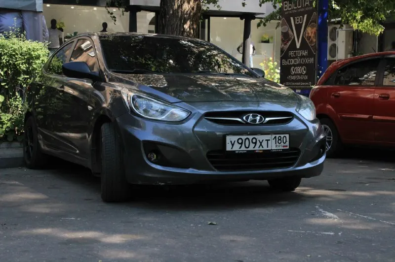 ✅автомобиль:hyundai солярис ✅год:2011 ✅пробег:122000 ✅объем:1.4 (механика) ✅цена: 900к ( хороший торг у капота !) ✅телефон: +79494928535 по технички нечего делать не нужно ! сел и катайся, масло меняй с фильтрами и всё ! масло лью оригинальное hyundai киа( замена каждые 6 к) масло в коробке менялось 10к назад! из недавнего переберитесь ходовая ( не стучит не скрепит нечего, мягенько все работает) из недавнего установлен хороший свет ! 2 комплекта дисков и резины( лето откатилось только лето, зима отъездила 2 сезона) заряжена музыка( около 100к, замена в круг аудио системы,2 усилителя и саб )! все что должно работать, работает без нареканий ! 📞 звоните: +7(949)4928535 - фотография - 3