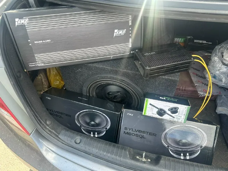 ✅автомобиль:hyundai солярис ✅год:2011 ✅пробег:122000 ✅объем:1.4 (механика) ✅цена: 900к ( хороший торг у капота !) ✅телефон: +79494928535 по технички нечего делать не нужно ! сел и катайся, масло меняй с фильтрами и всё ! масло лью оригинальное hyundai киа( замена каждые 6 к) масло в коробке менялось 10к назад! из недавнего переберитесь ходовая ( не стучит не скрепит нечего, мягенько все работает) из недавнего установлен хороший свет ! 2 комплекта дисков и резины( лето откатилось только лето, зима отъездила 2 сезона) заряжена музыка( около 100к, замена в круг аудио системы,2 усилителя и саб )! все что должно работать, работает без нареканий ! 📞 звоните: +7(949)4928535 - фотография - 4