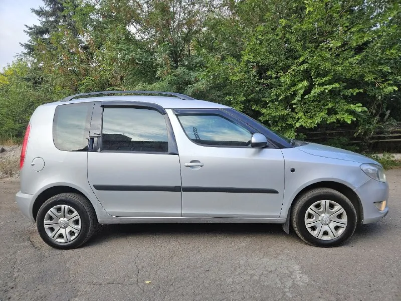 Продам- skoda roomster год- 2013 пробег-193тыс. км. -1.4 бензин коробка -механика 5 ст. осмотр-г. макеевка цена-700.000тыс. руб. торг. возможен обмен. все вопросы по телефону: +7 949 311 79 95 📞 звоните: +7(949)3117995 - фотография - 3