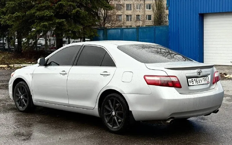 Toyota camry 40 цена-1.200.000руб год-2006 -3.5 привод-передний коробка-автомат комплектация: кожаный салон, дерево, полный электростеклопакет, электрорегулировка зеркал с функцией складывания, дорогая сенсорная мультимедиа с камерой заднего вида, подогрев передних сидений, датчик дождя и света, красивые 17е диски на новой зимней резине, авто свет, мультируль, круиз-контроль, двухзонный климат-контроль, омыватель фар, туманки. осмотр: г. торез ☎️ +7 949 352 9506 📞 звоните: +7(949)3529506 - фотография - 6