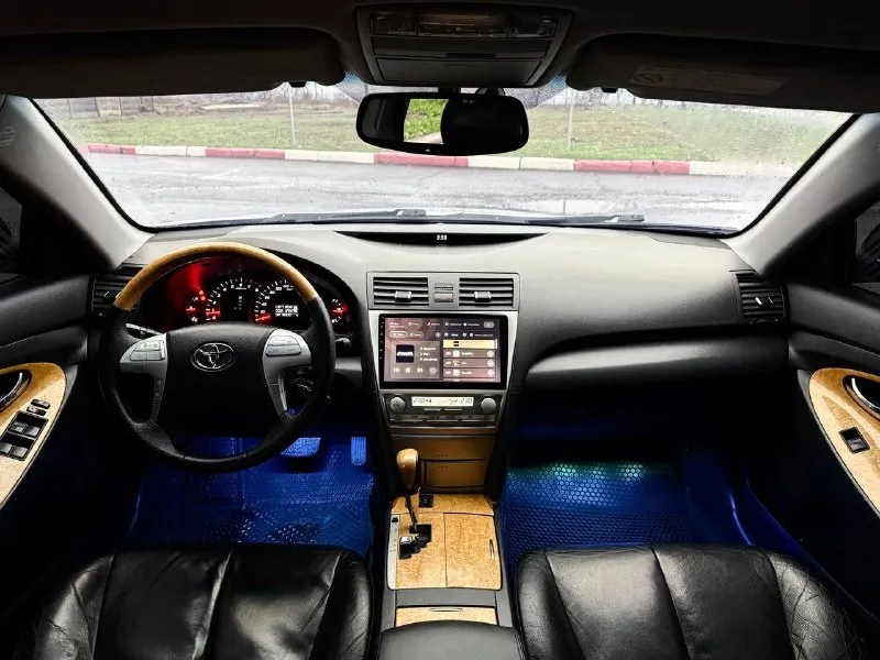 Toyota camry 40 цена-1.200.000руб год-2006 -3.5 привод-передний коробка-автомат комплектация: кожаный салон, дерево, полный электростеклопакет, электрорегулировка зеркал с функцией складывания, дорогая сенсорная мультимедиа с камерой заднего вида, подогрев передних сидений, датчик дождя и света, красивые 17е диски на новой зимней резине, авто свет, мультируль, круиз-контроль, двухзонный климат-контроль, омыватель фар, туманки. осмотр: г. торез ☎️ +7 949 352 9506 📞 звоните: +7(949)3529506 - фотография - 7