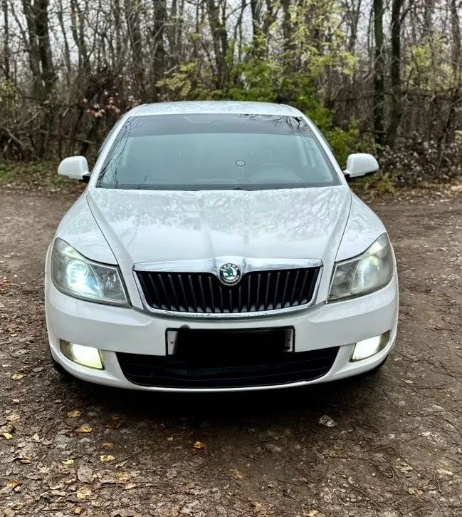 Цена 699.тыс. руб. ❗️❗️❗️ срочная продажа. торг у капота. skoda octavia a5 рейсталинг 2012г. 1.6 mpi механика. родной пробег 250тыс. км. 2хозяина. авто в очень хорошем состоянии вложений не требует не каких. кузов без гнили и ржавчины выглядит красиво как на фото так и в живую. мотор работают отлично не дымит не троит тянет хорошо. самый лучший и надежный мотор в линейке. ходовая без посторонних звуков все в полном порядке. коробка отлично работает. масла фильтра только поменял ещо даже 100км не проехали. салон чистый. богатая комплектация. кондиционер, гур, датчики света и дождя, подогрев сидений и зеркал,4эл. стеклоподьмника, эл. зеркала, подушки безопасности, парк-троик. установлена магнитола на android системе. литые диски. лед фары в ближнем и туманках, тонеровка. в серьезных дтп не была. документы в полном порядке.2собственика, птс оригинал, любое переоформление хоть по дкп хоть через мрео. осмотр донецк +79498582203 - фотография - 2