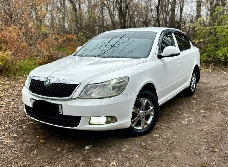 Цена 699.тыс. руб. ❗️❗️❗️ срочная продажа. торг у капота. skoda octavia a5 рейсталинг 2012г. 1.6 mpi механика. родной пробег 250тыс. км. 2хозяина. авто в очень хорошем состоянии вложений не требует не каких. кузов без гнили и ржавчины выглядит красиво как на фото так и в живую. мотор работают отлично не дымит не троит тянет хорошо. самый лучший и надежный мотор в линейке. ходовая без посторонних звуков все в полном порядке. коробка отлично работает. масла фильтра только поменял ещо даже 100км не проехали. салон чистый. богатая комплектация. кондиционер, гур, датчики света и дождя, подогрев сидений и зеркал,4эл. стеклоподьмника, эл. зеркала, подушки безопасности, парк-троик. установлена магнитола на android системе. литые диски. лед фары в ближнем и туманках, тонеровка. в серьезных дтп не была. документы в полном порядке.2собственика, птс оригинал, любое переоформление хоть по дкп хоть через мрео. осмотр донецк +79498582203 - фотография - 3