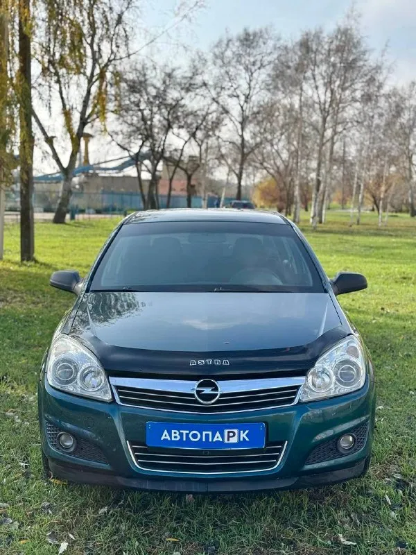🇩🇪 opel astra h 💰цена: 620 000р 🏢город: мариуполь 📅год выпуска: 2008 🗒️пробег: 240 174 км. ⚙️двигатель: 1.6 ⛽топливо: бензин ⚙️кпп: механика 📞 телефон: +7-949-727-41-51 +7-949-551-91-52 +7-989-263-55-56 💾 описание: 🇩🇪 немецкая сборка ✅ оригинальный пробег ✅ техническая часть на 5 ✅ кузов без дтп и без коррозии ✅ заводская краска (два косметических подкраса) ✅ отличная комплектация: - полный электропакет - бортовой компьютер - линзованая оптика - противотуманки - круиз контроль - датчик дождя - датчик света - кондиционер - кожаный руль новая резина. улица шевченко 2️⃣6️⃣9️⃣ - фотография - 2