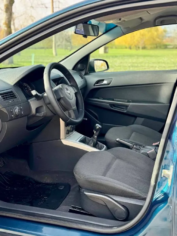 🇩🇪 opel astra h 💰цена: 620 000р 🏢город: мариуполь 📅год выпуска: 2008 🗒️пробег: 240 174 км. ⚙️двигатель: 1.6 ⛽топливо: бензин ⚙️кпп: механика 📞 телефон: +7-949-727-41-51 +7-949-551-91-52 +7-989-263-55-56 💾 описание: 🇩🇪 немецкая сборка ✅ оригинальный пробег ✅ техническая часть на 5 ✅ кузов без дтп и без коррозии ✅ заводская краска (два косметических подкраса) ✅ отличная комплектация: - полный электропакет - бортовой компьютер - линзованая оптика - противотуманки - круиз контроль - датчик дождя - датчик света - кондиционер - кожаный руль новая резина. улица шевченко 2️⃣6️⃣9️⃣ - фотография - 9
