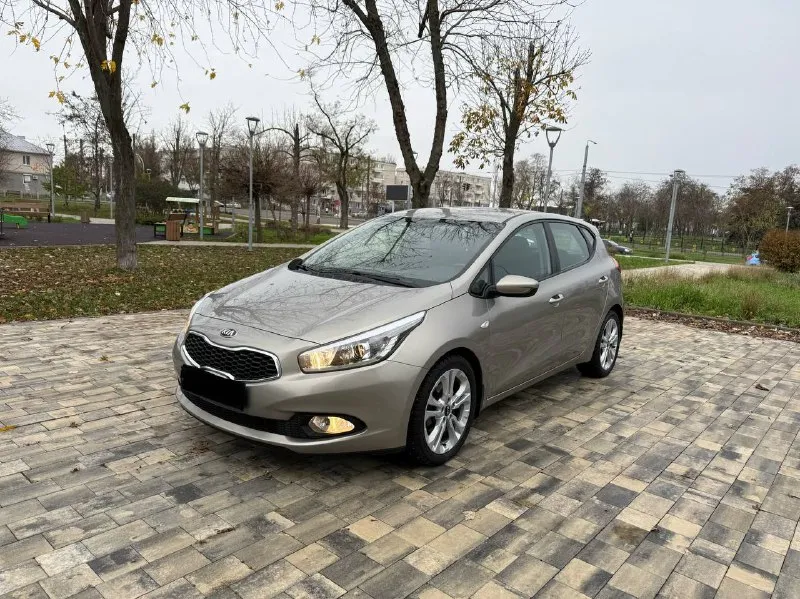 Продам kia cee'd 2012 года 1.6 автомат пробег 102000 тыс родной, состояние автомобиля идеальное во в... - фотография