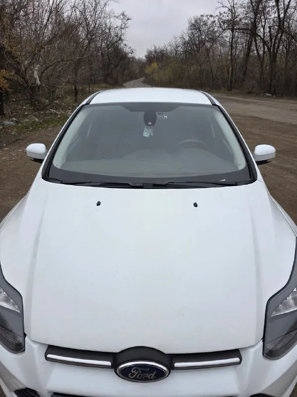 Форд фокус 3(рестайленг)2013 год. в эксплуатации с 2014 года. о. д 2.0л. авто в хорошем техническом состоянии все светится и крутится как положено, за машиной очень хорошо следили все вовремя менялось и обслуживолось!стоит хорошая сигнализация с автозапуском, машина продаётся на новой зимней резине, салон ухоженный (в машине не курили). цена 700тыс. номер для связи +79495220987 г. донецк - фотография - 4