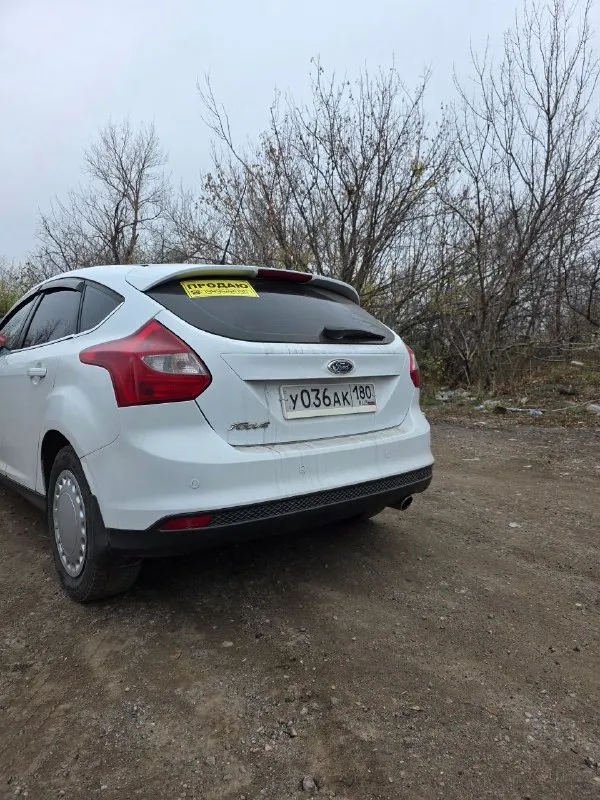 Форд фокус 3(рестайленг)2013 год. в эксплуатации с 2014 года. о. д 2.0л. авто в хорошем техническом состоянии все светится и крутится как положено, за машиной очень хорошо следили все вовремя менялось и обслуживолось!стоит хорошая сигнализация с автозапуском, машина продаётся на новой зимней резине, салон ухоженный (в машине не курили). цена 700тыс. номер для связи +79495220987 г. донецк - фотография - 5