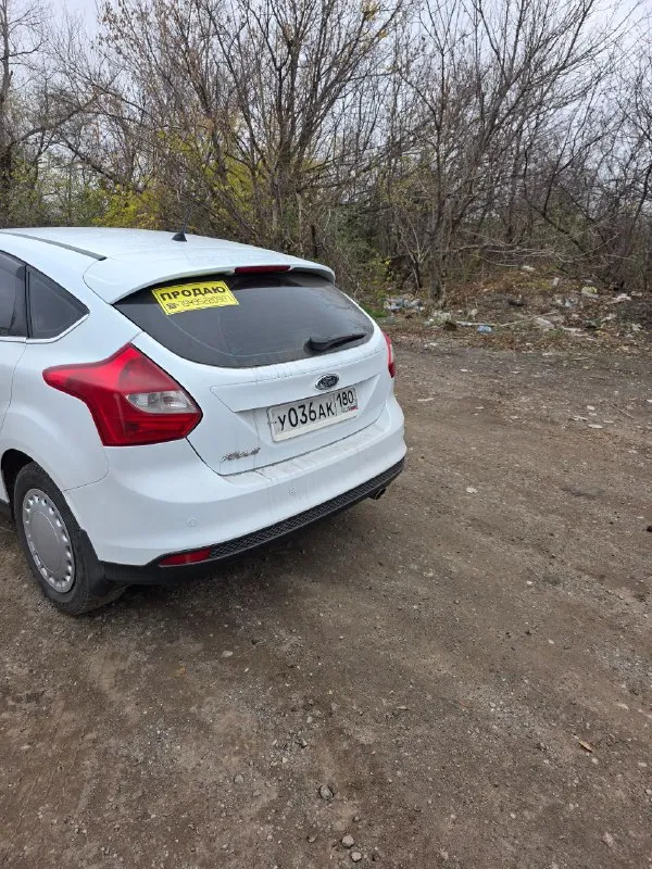 Форд фокус 3(рестайленг)2013 год. в эксплуатации с 2014 года. о. д 2.0л. авто в хорошем техническом состоянии все светится и крутится как положено, за машиной очень хорошо следили все вовремя менялось и обслуживолось!стоит хорошая сигнализация с автозапуском, машина продаётся на новой зимней резине, салон ухоженный (в машине не курили). цена 700тыс. номер для связи +79495220987 г. донецк - фотография - 6