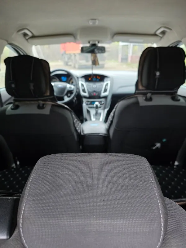 Форд фокус 3(рестайленг)2013 год. в эксплуатации с 2014 года. о. д 2.0л. авто в хорошем техническом состоянии все светится и крутится как положено, за машиной очень хорошо следили все вовремя менялось и обслуживолось!стоит хорошая сигнализация с автозапуском, машина продаётся на новой зимней резине, салон ухоженный (в машине не курили). цена 700тыс. номер для связи +79495220987 г. донецк - фотография - 9