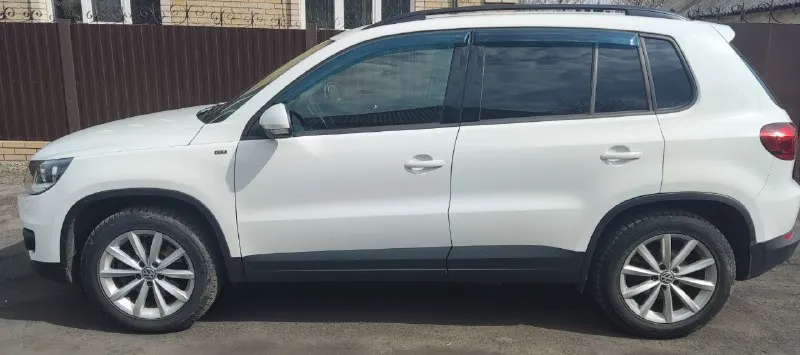 Продам volkswagen tiguan 2016 года. 1.4(122л. с) 6 мкпп. пробег 185 к. км. цена 1.490🍋₽ автомобиль полностью обслужен, делать ничего не нужно +79494168051 - фотография - 5