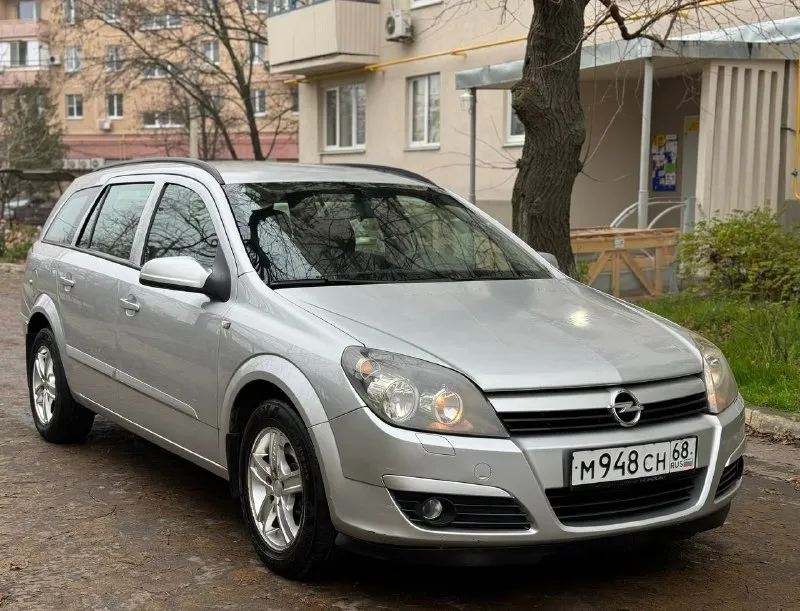 🚙 opel astra 💰цена - 555.000₽ 🌍 город - мариуполь 📆 год выпуска - 2006 🛞пробег - 210.000 км ⛽️топливо - дизель ⚙️модификация- 1.7 🕹️кпп - механика 🏋🏻‍♂️собственник - да ☎️+79497368266 автомобиль в идеальном состоянии! с оригинальным пробегом 100% полностью обслужен, вложений не требует не каких техника вся на отлично. весной было сделано большое то кузов в отличном состоянии!документы абсолютно чистые доп. инфо. по телефону. abs✅ климат✅ круиз✅ эл. подъемники✅ 4 подушки безопасности✅ эл. регулировка зеркал✅ мульти - руль✅ датчик света✅ датчик дождя✅ - фотография - 2