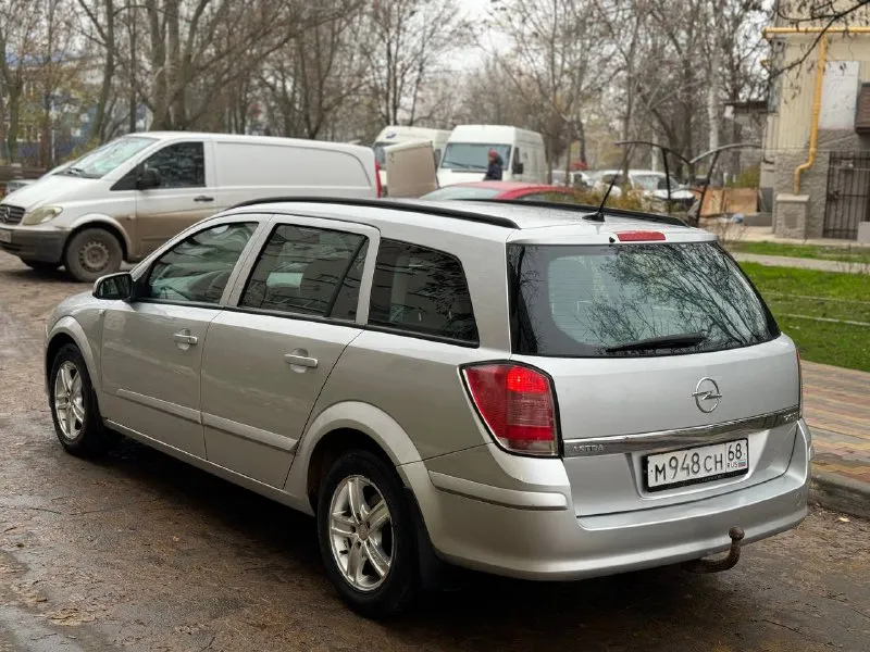 🚙 opel astra 💰цена - 555.000₽ 🌍 город - мариуполь 📆 год выпуска - 2006 🛞пробег - 210.000 км ⛽️топливо - дизель ⚙️модификация- 1.7 🕹️кпп - механика 🏋🏻‍♂️собственник - да ☎️+79497368266 автомобиль в идеальном состоянии! с оригинальным пробегом 100% полностью обслужен, вложений не требует не каких техника вся на отлично. весной было сделано большое то кузов в отличном состоянии!документы абсолютно чистые доп. инфо. по телефону. abs✅ климат✅ круиз✅ эл. подъемники✅ 4 подушки безопасности✅ эл. регулировка зеркал✅ мульти - руль✅ датчик света✅ датчик дождя✅ - фотография - 4