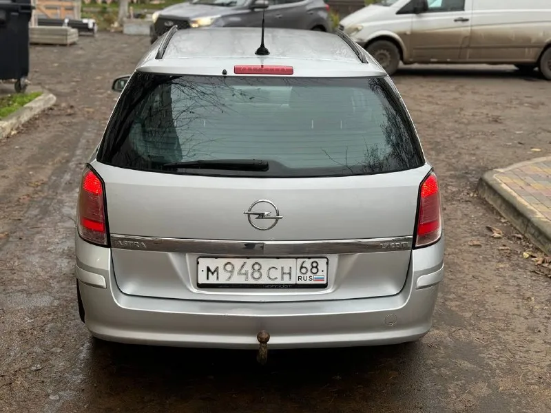 🚙 opel astra 💰цена - 555.000₽ 🌍 город - мариуполь 📆 год выпуска - 2006 🛞пробег - 210.000 км ⛽️топливо - дизель ⚙️модификация- 1.7 🕹️кпп - механика 🏋🏻‍♂️собственник - да ☎️+79497368266 автомобиль в идеальном состоянии! с оригинальным пробегом 100% полностью обслужен, вложений не требует не каких техника вся на отлично. весной было сделано большое то кузов в отличном состоянии!документы абсолютно чистые доп. инфо. по телефону. abs✅ климат✅ круиз✅ эл. подъемники✅ 4 подушки безопасности✅ эл. регулировка зеркал✅ мульти - руль✅ датчик света✅ датчик дождя✅ - фотография - 5