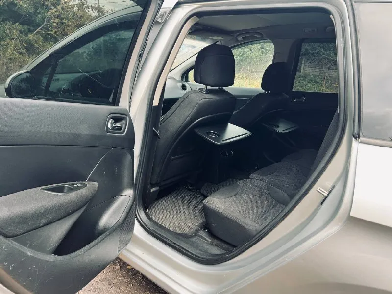 Продам peugeot 308 sw 2008г. 1.6 мкпп без дтп -панорама -4 электростеклоподьемника -подогревы передних сидений -климат контроль 420.000₽ рассмотрю обмен на ваше авто(возможно не на ходу) с вашей доплатой. г. донецк +79493170855 - фотография - 5