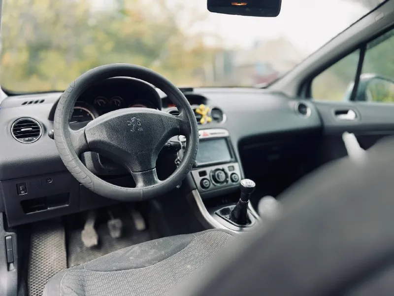 Продам peugeot 308 sw 2008г. 1.6 мкпп без дтп -панорама -4 электростеклоподьемника -подогревы передних сидений -климат контроль 420.000₽ рассмотрю обмен на ваше авто(возможно не на ходу) с вашей доплатой. г. донецк +79493170855 - фотография - 6