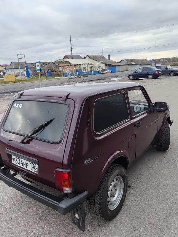 Продам ниву, 2007 год. полное переоформление. машина на уверенном ходу, вложения не требует, делалась для себя. инжектор, после полной капиталки, уже с гидрокомпенсаторами. кпп - 5 ходовая новая, лишних звуков нет. кузов на 5, выкрашен, без шпатлёвки, ржавчины и дыр. раздатка, мосты работают без нареканий. салон норм, печка жарит, уже с гуром. цена 365.000р. находится в енакиево +79491016439 📲 tg: руслан 📞 звоните: +7(949)1016439 - фотография - 2
