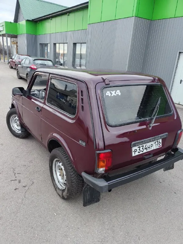 Продам ниву, 2007 год. полное переоформление. машина на уверенном ходу, вложения не требует, делалась для себя. инжектор, после полной капиталки, уже с гидрокомпенсаторами. кпп - 5 ходовая новая, лишних звуков нет. кузов на 5, выкрашен, без шпатлёвки, ржавчины и дыр. раздатка, мосты работают без нареканий. салон норм, печка жарит, уже с гуром. цена 365.000р. находится в енакиево +79491016439 📲 tg: руслан 📞 звоните: +7(949)1016439 - фотография - 4