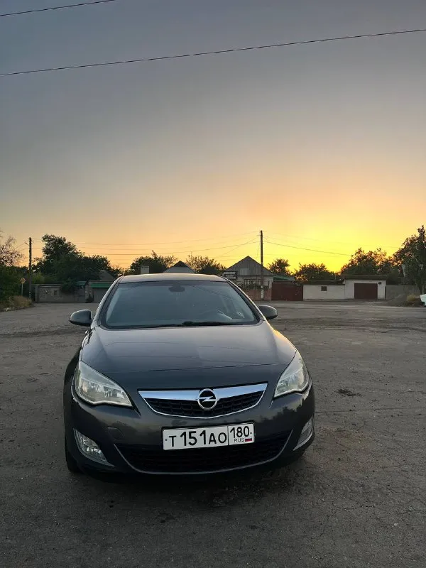 Продам опель астра j турбо 2010г 1.4 двигатель, механика 6 ступка салон ухоженный, чистый без потерт... - фотография