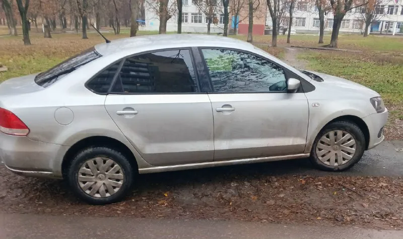 Продам volkswagen поло 2013 года мотор 1.6 пробег 150000 км в отличном состоянии все работает сел и поехал цена 809000 рублей все вопросы по телефону +79495126375 📞 звоните: +7(949)5126375 - фотография - 1