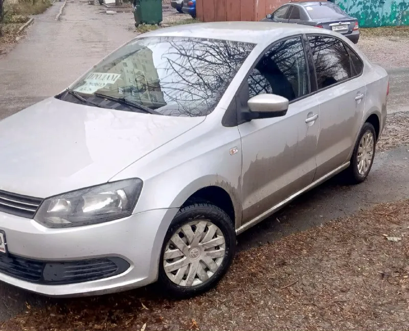 Продам volkswagen поло 2013 года мотор 1.6 пробег 150000 км в отличном состоянии все работает сел и поехал цена 809000 рублей все вопросы по телефону +79495126375 📞 звоните: +7(949)5126375 - фотография - 3